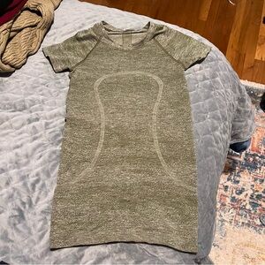 Lulu lemon Swiftly Tech shirt